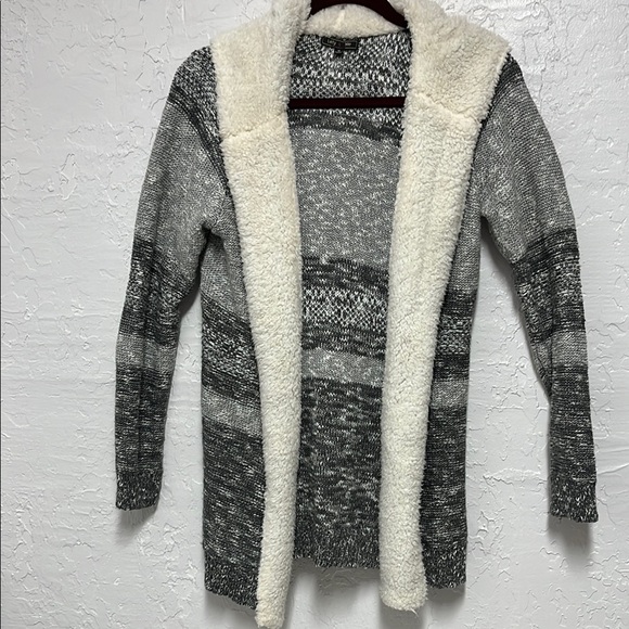 Lety & Me Cozy Gray Cardigan Sweater with Plush Hood Collar Size M - Picture 1 of 6